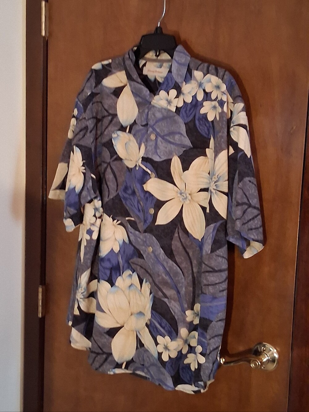 Tommy Bahama Men’s XL 100% Silk Floral Hawaiian Shirt Blue Gray Short Sleeve EUC